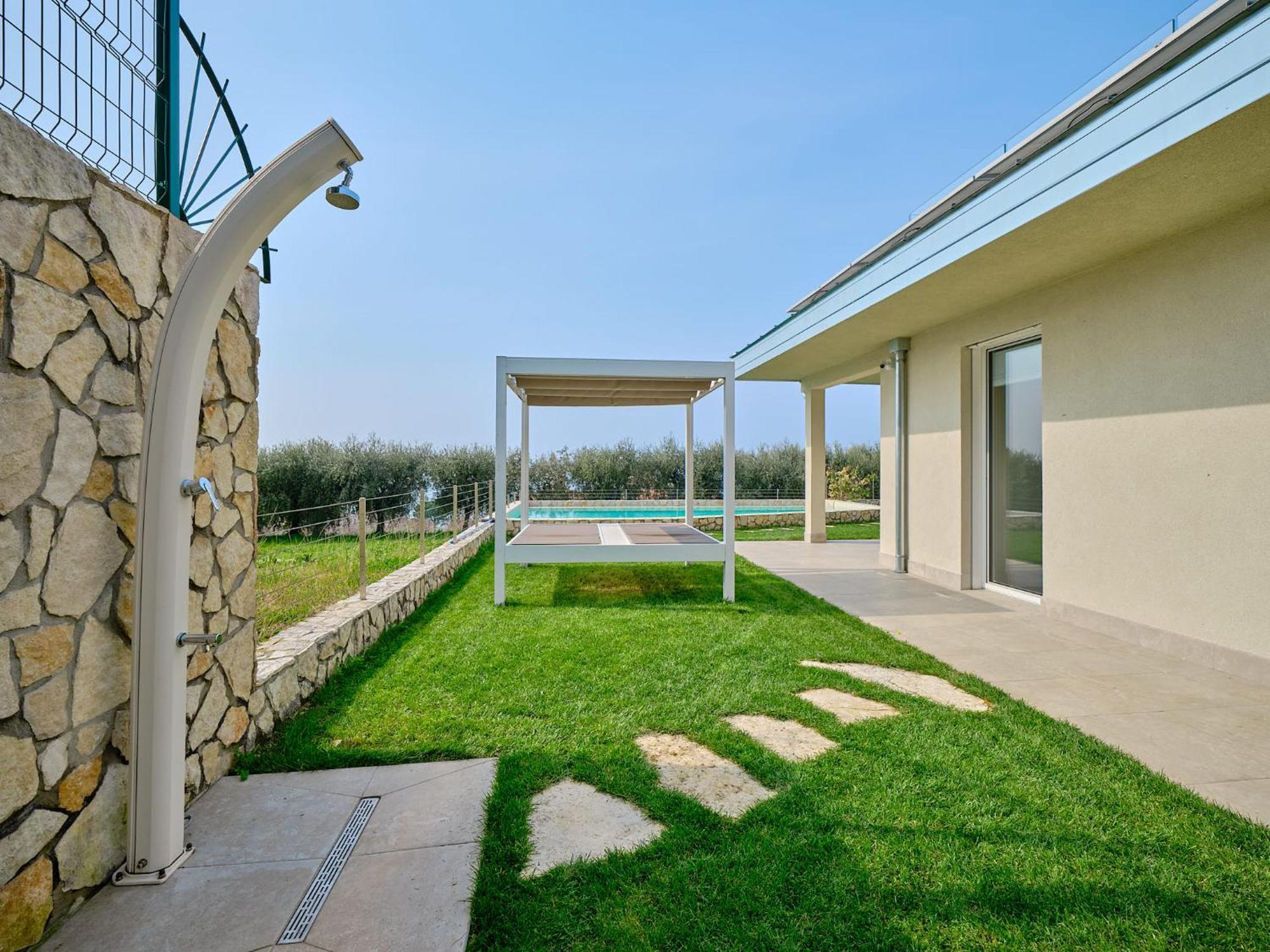 Villa Sunny Lake Suites 巴多利诺 外观 照片